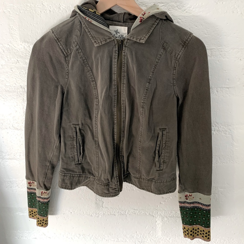 Cropped jacket with hood